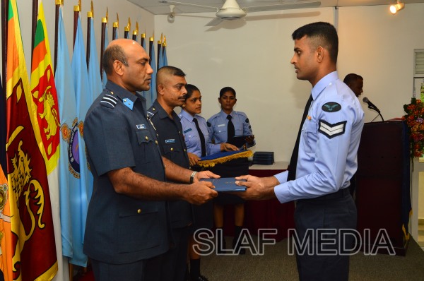 The Certificate
Awarding Ceremony of No 60 Non Commissioned Officers’ Management Course
