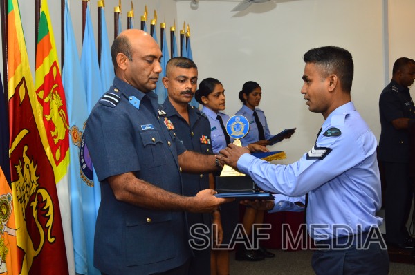 The Certificate
Awarding Ceremony of No 60 Non Commissioned Officers’ Management Course