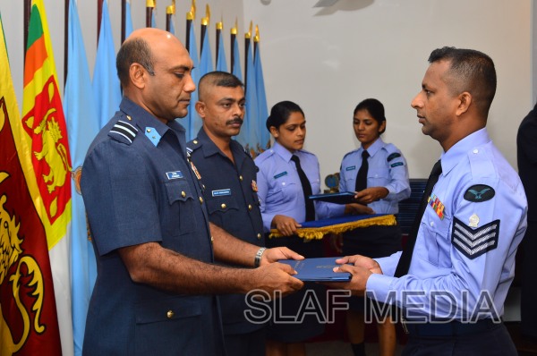 The Certificate
Awarding Ceremony of No 60 Non Commissioned Officers’ Management Course
