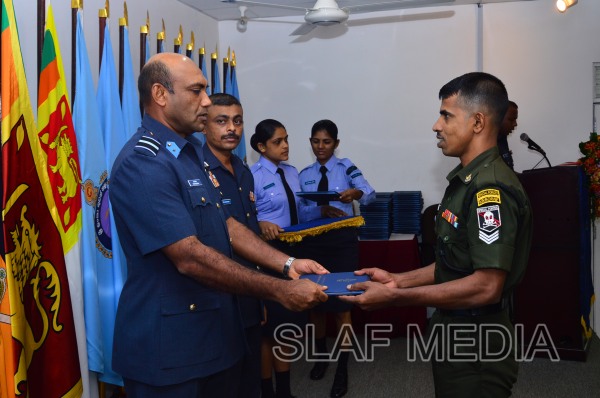 The Certificate Awarding Ceremony of No 60 Non Commissioned
Officers’ Management Course