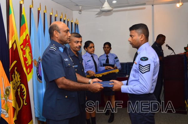 The Certificate
Awarding Ceremony of No 60 Non Commissioned Officers’ Management Course