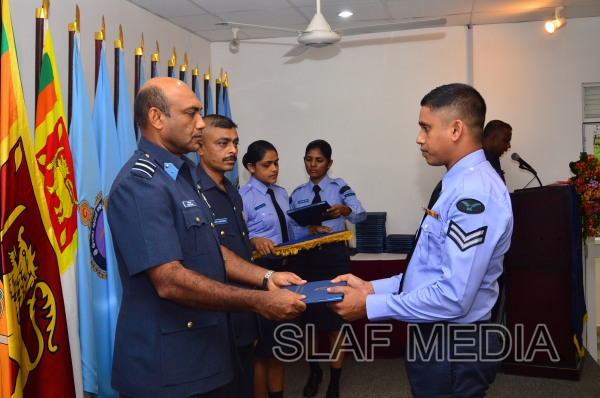 The Certificate Awarding Ceremony of No 60 Non Commissioned
Officers’ Management Course