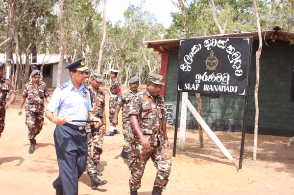 Commander visits SLAF Iranamadu and SLAF Mulaitivu Commander visits slaf iranamadu