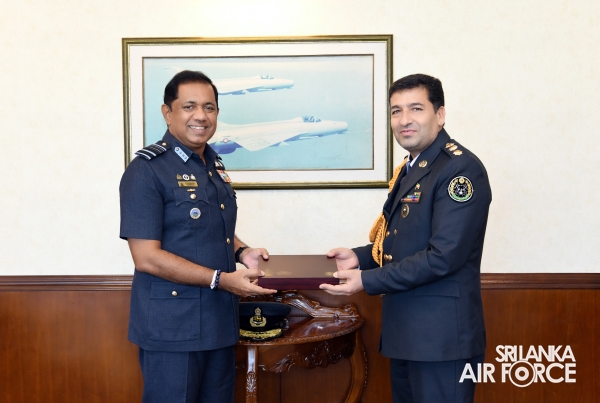 DEFENCE ATTACHÉ OF IRANIAN EMBASSY IN SRI LANKA CALLS ON COMMANDER