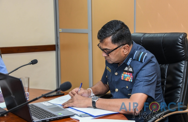 4TH AIRMAN-TO-AIRMAN STAFF TALKS BETWEEN SLAF AND USAF CONCLUDE ON A HIGH NOTE