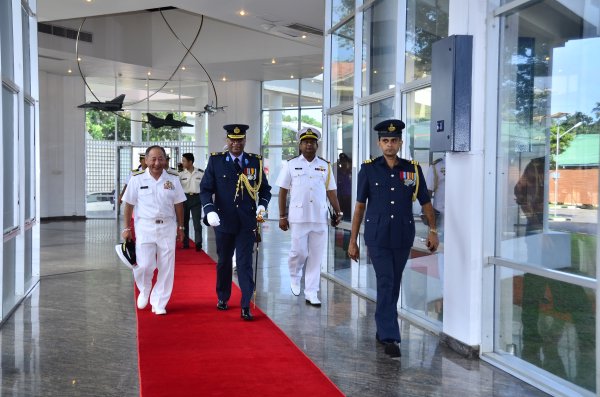 Admiral Katsutoshi Kawano Visits SLAF Headquarters