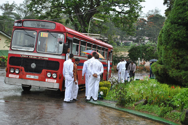 ගුවන් බාලදක්ෂයින්ව උණුසුම්ව පිළිගනී