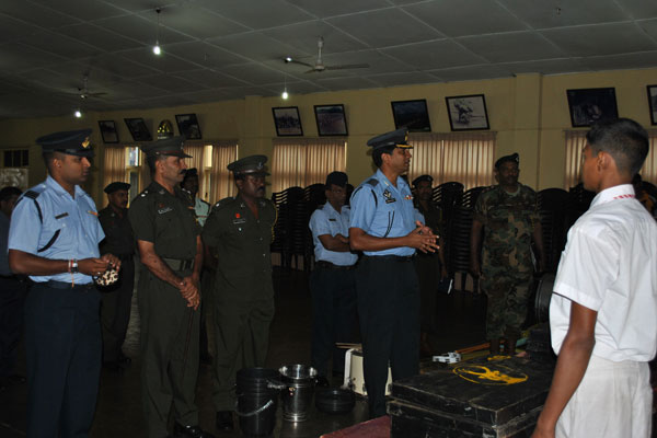 ගුවන් බාලදක්ෂයින්ව උණුසුම්ව පිළිගනී