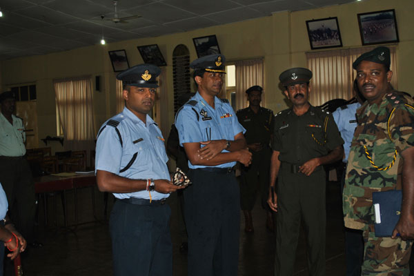 ගුවන් බාලදක්ෂයින්ව උණුසුම්ව පිළිගනී