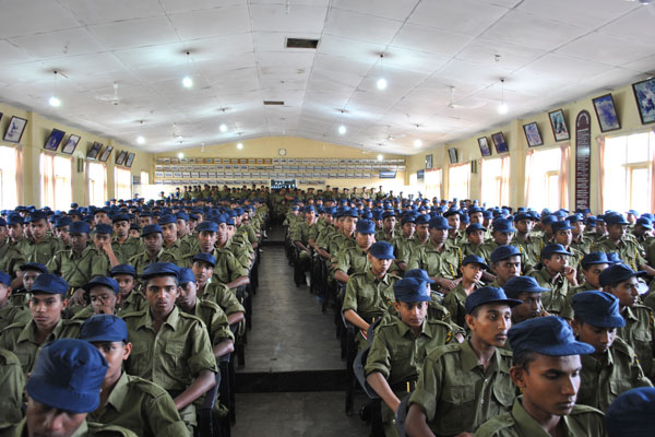 ගුවන් බාලදක්ෂයින්ව උණුසුම්ව පිළිගනී