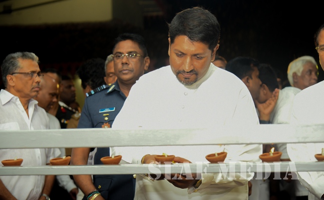 'Aaloka Pooja’ at Kelaniya for Fallen War Heroes