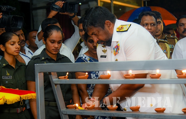'Aaloka Pooja’ at Kelaniya for Fallen War Heroes