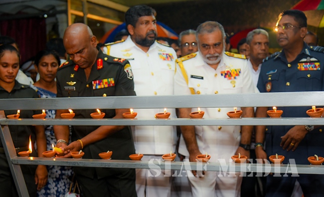 'Aaloka Pooja’ at Kelaniya for Fallen War Heroes