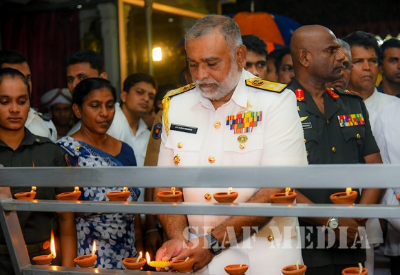 'Aaloka Pooja’ at Kelaniya for Fallen War Heroes