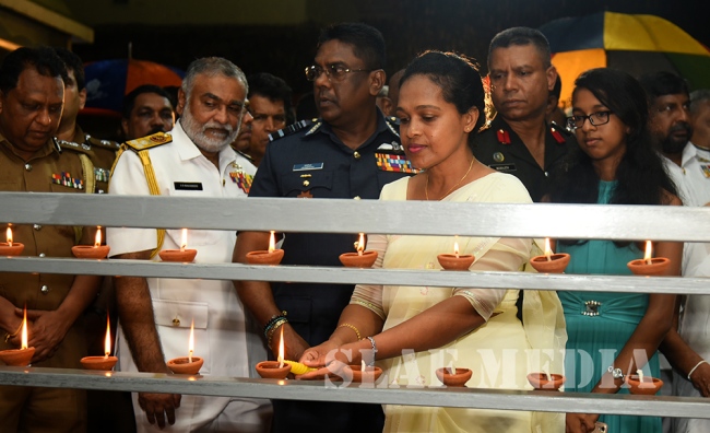 'Aaloka Pooja’ at Kelaniya for Fallen War Heroes
