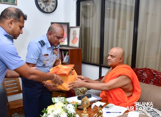 COMMANDER OF THE AIR FORCE PAYS HOMAGE TO SACRED SITES IN ANURADHAPURA