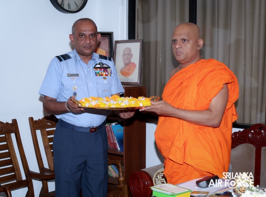 COMMANDER OF THE AIR FORCE PAYS HOMAGE TO SACRED SITES IN ANURADHAPURA