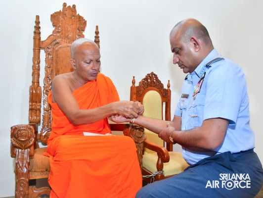 COMMANDER OF THE AIR FORCE PAYS HOMAGE TO SACRED SITES IN ANURADHAPURA