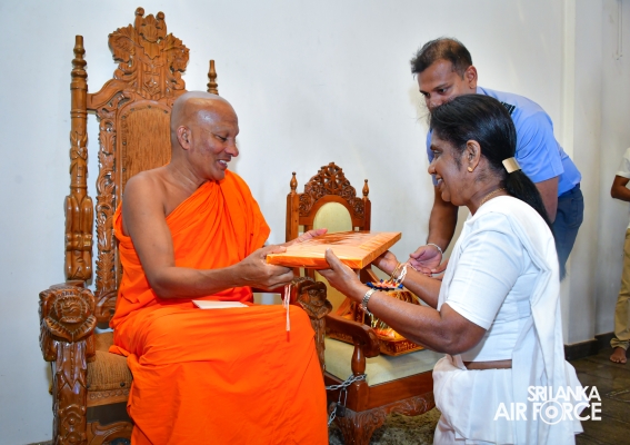 COMMANDER OF THE AIR FORCE PAYS HOMAGE TO SACRED SITES IN ANURADHAPURA