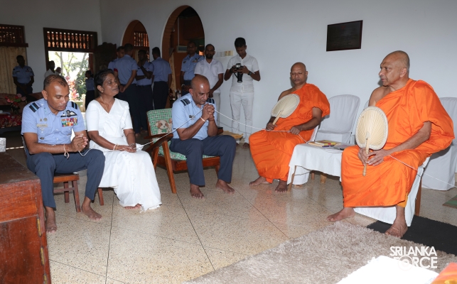 COMMANDER OF THE AIR FORCE PAYS HOMAGE TO SACRED SITES IN ANURADHAPURA