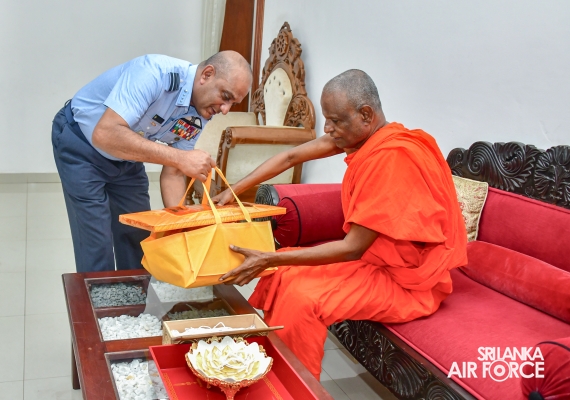 COMMANDER OF THE AIR FORCE PAYS HOMAGE TO SACRED SITES IN ANURADHAPURA