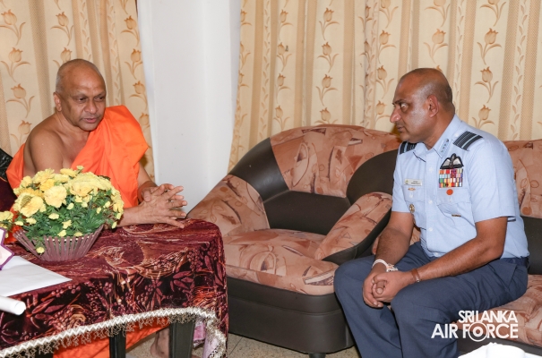 COMMANDER OF THE AIR FORCE PAYS HOMAGE TO SACRED SITES IN ANURADHAPURA
