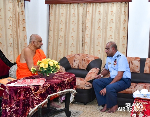 COMMANDER OF THE AIR FORCE PAYS HOMAGE TO SACRED SITES IN ANURADHAPURA