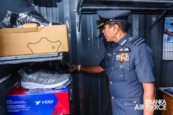 COMMANDER’S INSPECTION AT SLAF STATION PIDURUTALAGALA