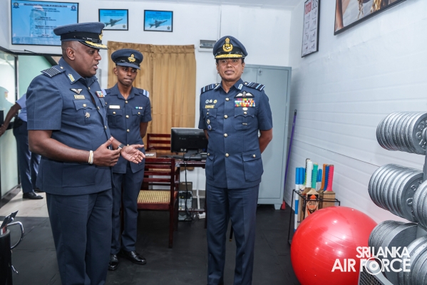 COMMANDER’S INSPECTION AT SLAF STATION PIDURUTALAGALA