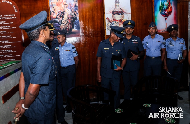 COMMANDER’S INSPECTION AT SLAF STATION PIDURUTALAGALA