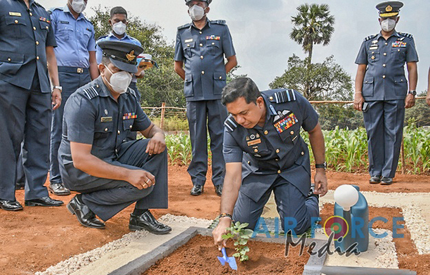 COMMANDER'S INSPECTIONS OF SLAF STATION PALALY