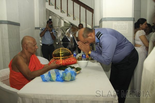 ශ්රී ලංකා ගුවන් හමුදා බැතිබර දායකත්වයෙන් ශ්රී දළදා මාලිගාවේ දානමය පිංකමක්