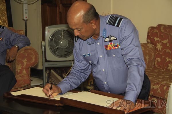 ශ්රී ලංකා ගුවන් හමුදා බැතිබර දායකත්වයෙන් ශ්රී දළදා මාලිගාවේ දානමය පිංකමක්