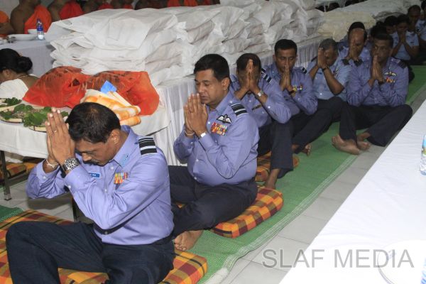 ශ්රී ලංකා ගුවන් හමුදා බැතිබර දායකත්වයෙන් ශ්රී දළදා මාලිගාවේ දානමය පිංකමක්