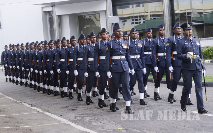 Commander of the Army Calls on the Commander of the Air Force
