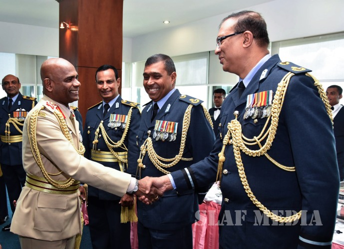 Commander of the Army Calls on the Commander of the Air Force
