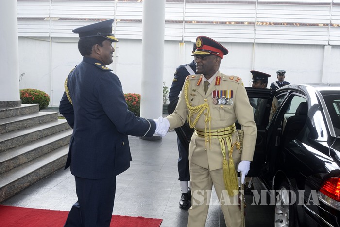 Commander of the Army Calls on the Commander of the Air Force
