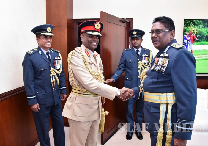 Commander of the Army Calls on the Commander of the Air Force