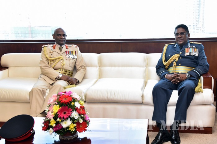 Commander of the Army Calls on the Commander of the Air Force