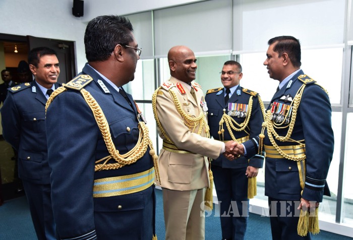 Commander of the Army Calls on the Commander of the Air Force