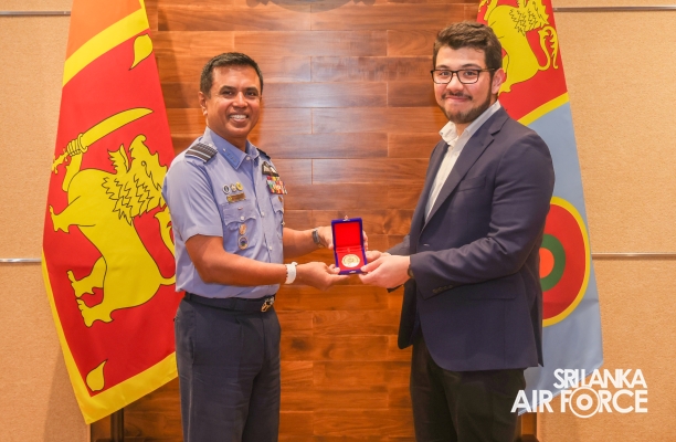 AUSTRALIAN
DELEGATION MEETS SLAF COMMANDER FOR INAUGURAL DEFENCE POLICY TALKS