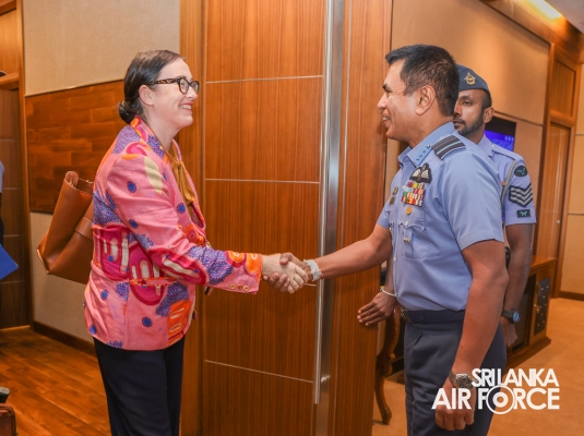 AUSTRALIAN
DELEGATION MEETS SLAF COMMANDER FOR INAUGURAL DEFENCE POLICY TALKS