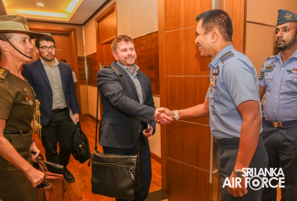 AUSTRALIAN
DELEGATION MEETS SLAF COMMANDER FOR INAUGURAL DEFENCE POLICY TALKS