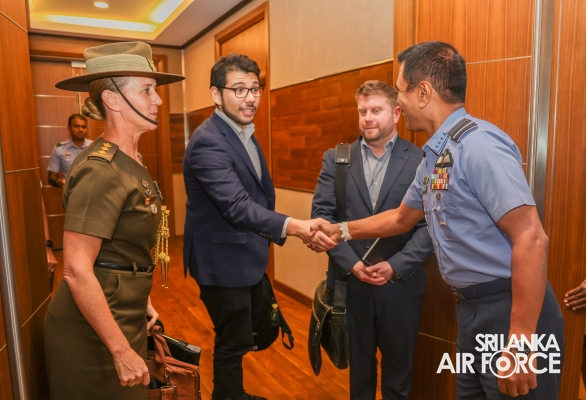 AUSTRALIAN
DELEGATION MEETS SLAF COMMANDER FOR INAUGURAL DEFENCE POLICY TALKS