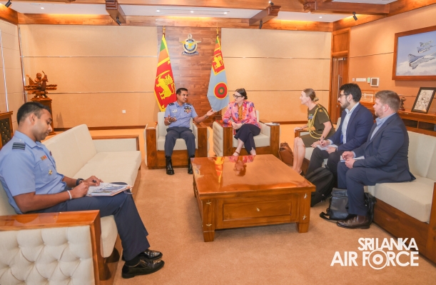 AUSTRALIAN
DELEGATION MEETS SLAF COMMANDER FOR INAUGURAL DEFENCE POLICY TALKS
