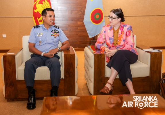 AUSTRALIAN
DELEGATION MEETS SLAF COMMANDER FOR INAUGURAL DEFENCE POLICY TALKS