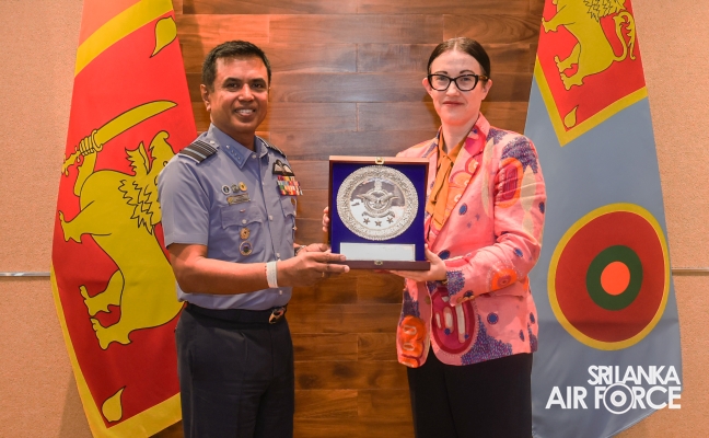 AUSTRALIAN
DELEGATION MEETS SLAF COMMANDER FOR INAUGURAL DEFENCE POLICY TALKS