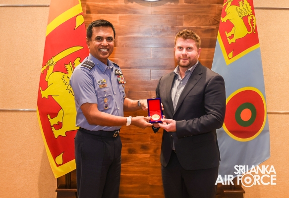 AUSTRALIAN
DELEGATION MEETS SLAF COMMANDER FOR INAUGURAL DEFENCE POLICY TALKS