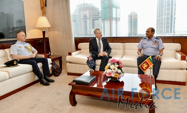 Australian High Commissioner Calls on the Commander of the Air Force