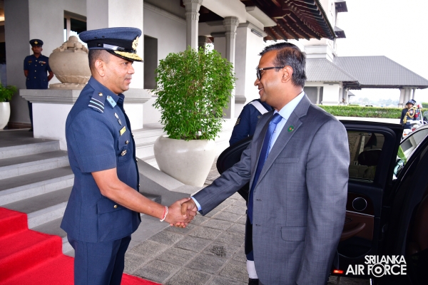 NEWLY APPOINTED BANGLADESH HIGH COMMISSIONER CALLS ON THE COMMANDERe
